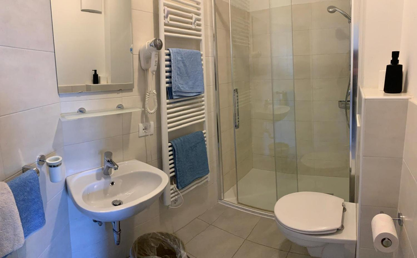 Bathroom 3, Garni Guflhof, Bolzano