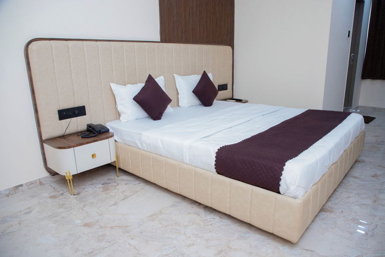 Others 2, Hotel White Desert, Kachchh