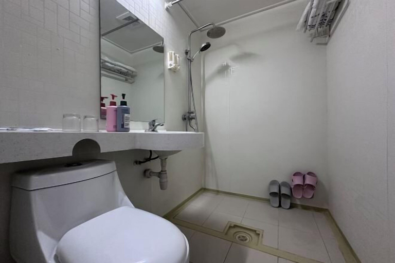 Bathroom 4, Lutong Hotel, Hohhot