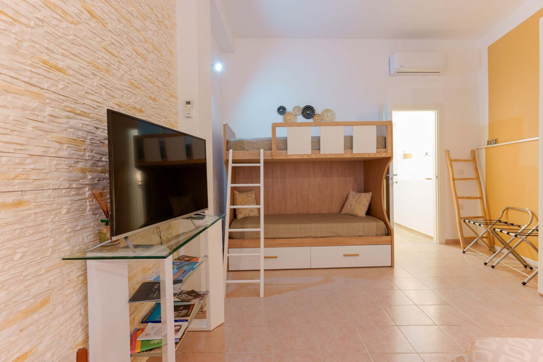 Others 2, Montellino's Suite Oro, Carbonia-Iglesias