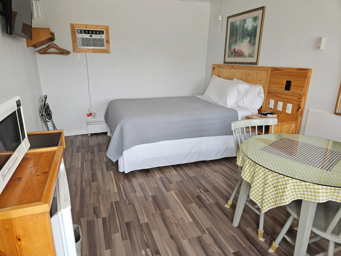 Room 2, Quest Motel, Division No. 5