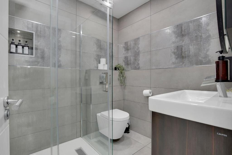 Bathroom 3, Skyline Studios Commercial Road, London