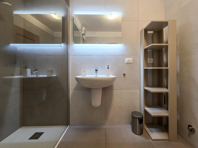 Bathroom 2, B&B Color Rovereto, Trento
