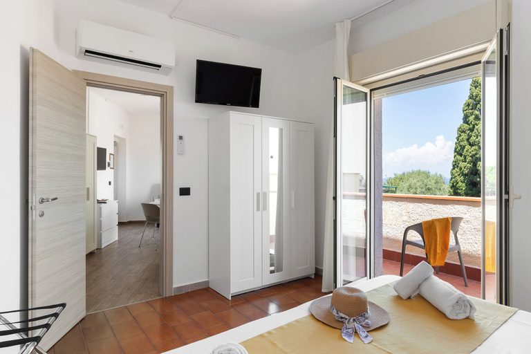 Others 4, Villa Collina, Messina