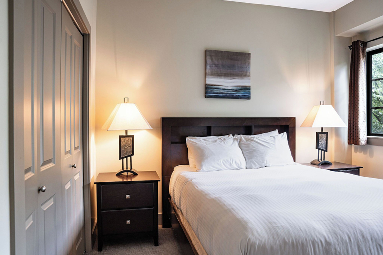 Others 4, Selkirk Snug by Revelstoke Vacations, Columbia-Shuswap