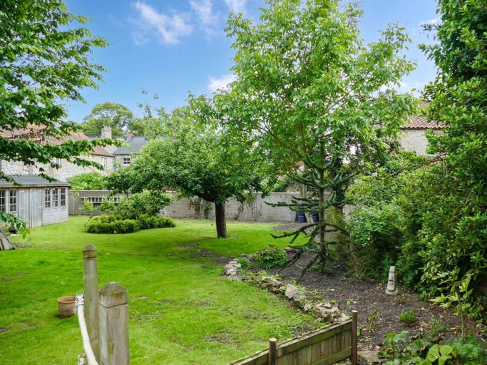 Property grounds, Four bed Cottage, Large Garden, dog Friendly, North Yorkshire