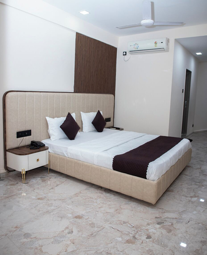 Others 4, Hotel White Desert, Kachchh