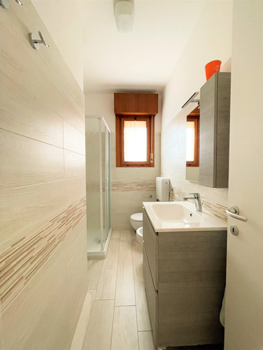 Bathroom, First Floor Flat With Terrace and Pool Access, Venezia