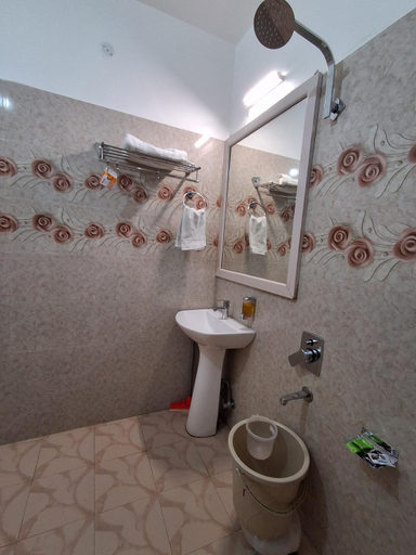 Bathroom 3, PC Kunj Kasauli hills Homestay Kanda-Gandhol, Solan
