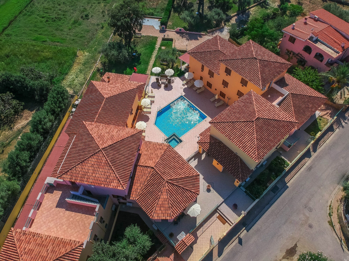 Others 3, Apartment With Shared Pool, Nuoro