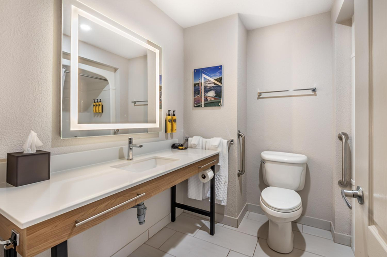 Bathroom 4, Best Western Plus 1000 Islands Hotel & Suites, Leeds and Grenville