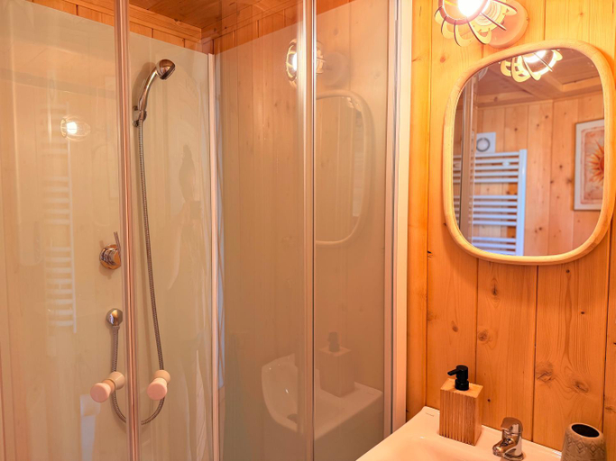 Bathroom 3, Glamping Niebianska Osada Jurty Dolnoslaskie, Kłodzko