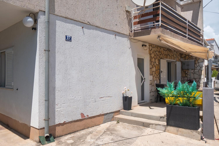 Entrance 5, Apartments and Room Sanja, Vodice