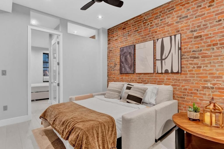 Room 2, NYC Apartment 120-A, New York