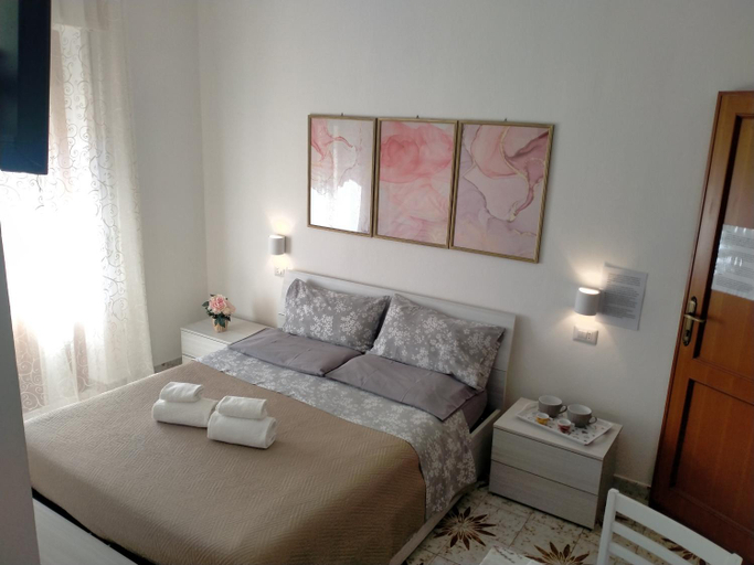 Bedroom 2, Le Camelie camera, Oristano