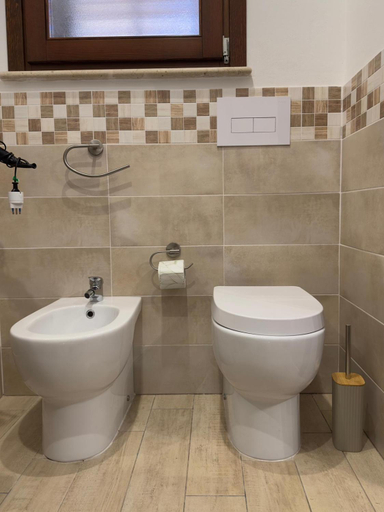 Bathroom 2, Il vecchio e il mare, Trapani