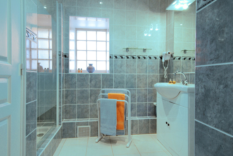 Bathroom 5, La Closerie Saint Martin, Indre-et-Loire