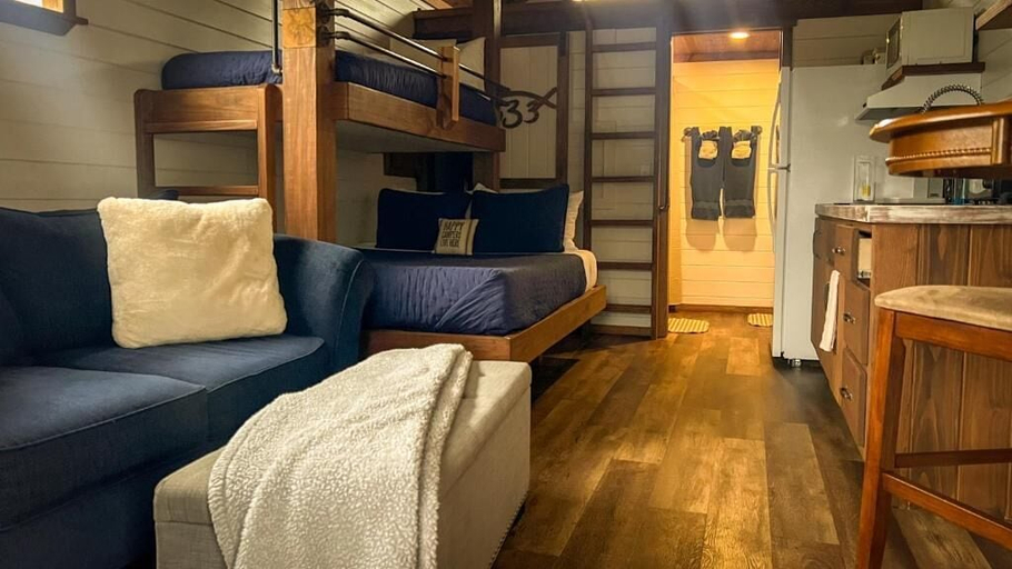 Room 2, Crescent Fish Camp Resort & Marina, Putnam