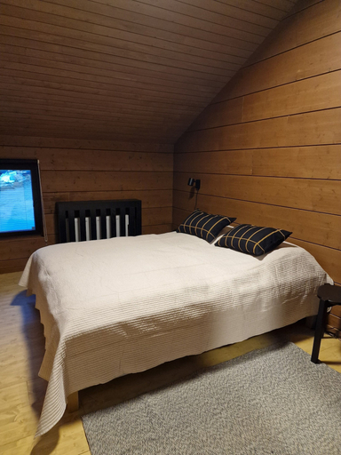 Room 2, Stylish 4BR Villa for 10 - Private Jacuzzi & Sauna, Lapland