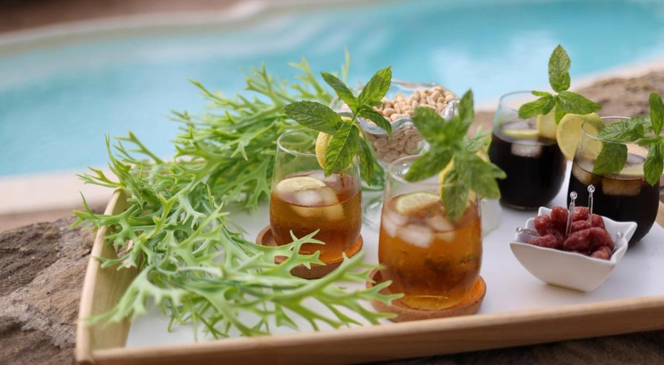 Food & Drinks