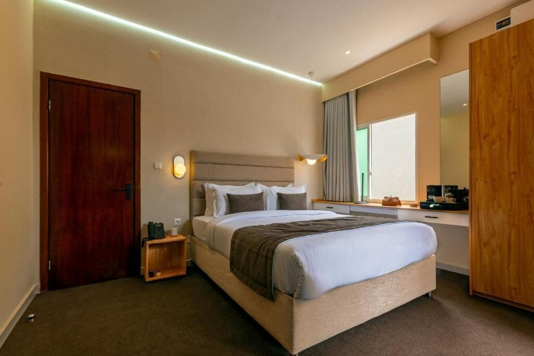 Room 5, Kululwa House, Ingombota