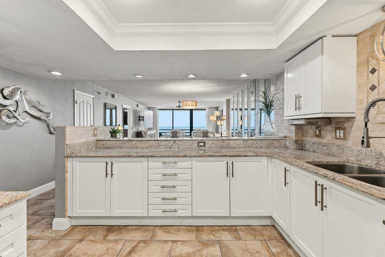 Private kitchen 2, Seychelles 505, Volusia