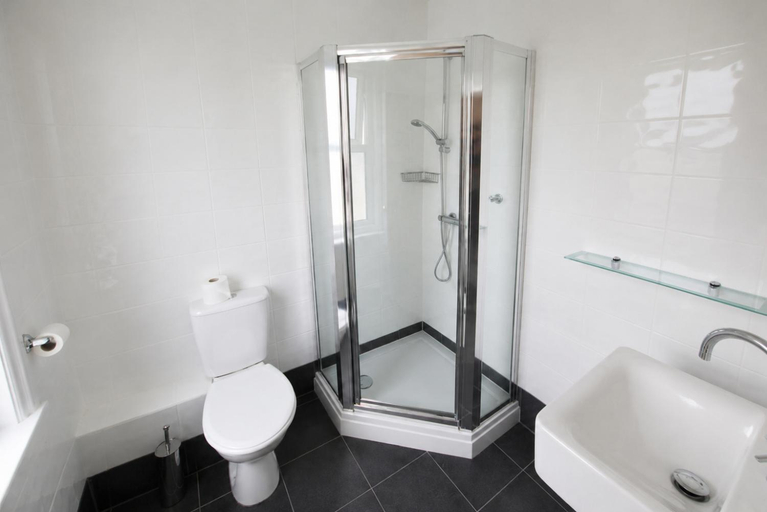 Bathroom 3, Dolphins Hotel, Poole