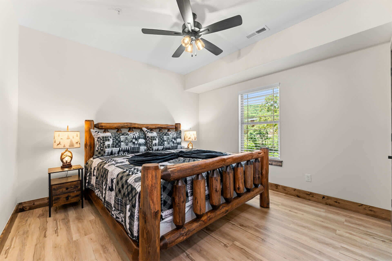 Room 3, Lakesides Retreat With Amenities, Taney