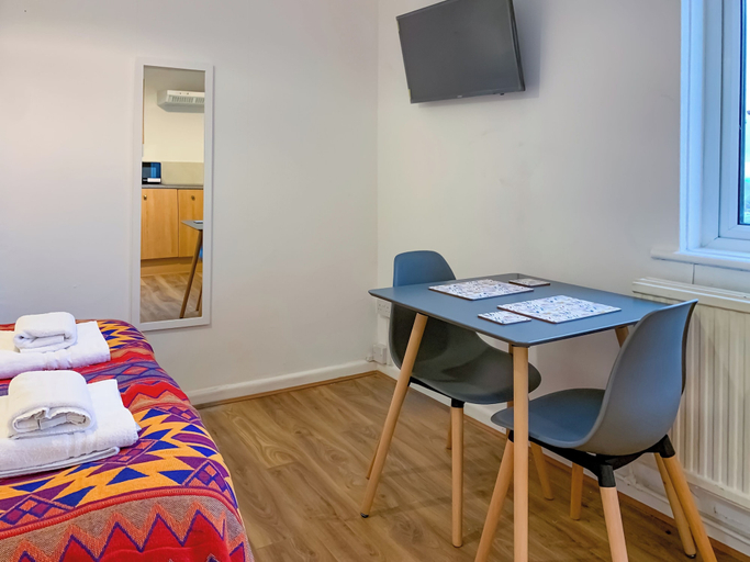 Room 2, Tranquil Studio Retreat in Glastonbury, Somerset