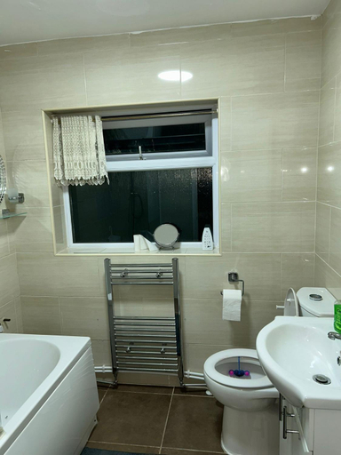 Bathroom 4, Ivydale Guest House, Leicestershire