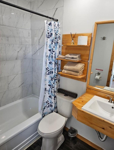 Bathroom 3, Quest Motel, Division No. 5