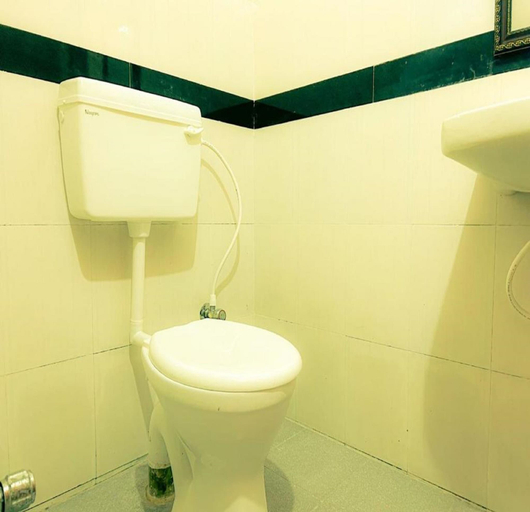 Bathroom, Aishwaryam Hotel and Service Apartments, Madurai