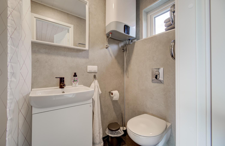 Bathroom 2, Brandsstaðir, gistihus i Blondudal, Svínavatnshreppur