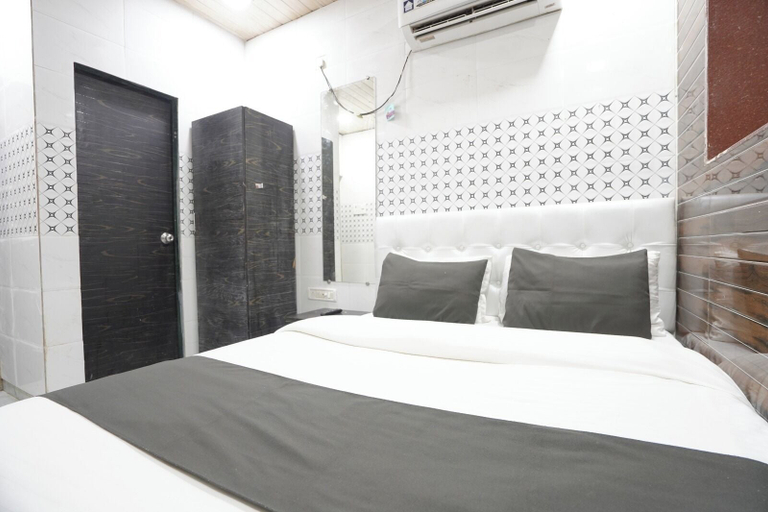 Room 4, Hotel Grand Residency, Mumbai Suburban