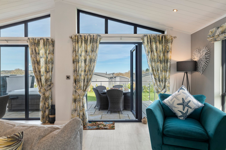 Room 3, Bryn Hafod - Luxury Lodge Hot Tub Walk to Beach, Pembrokeshire