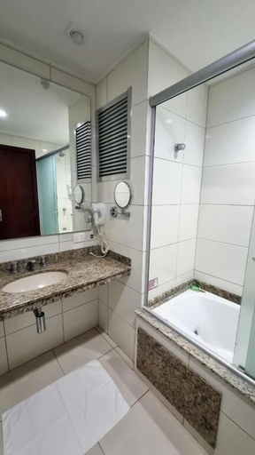 Bathroom 4, Cedro Hotel, Londrina