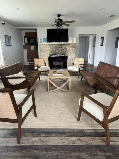 Living area 5, Crescent Fish Camp Resort & Marina, Putnam