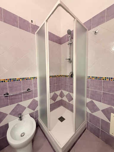 Bathroom 2, Casa Cinema Paradiso, Palermo