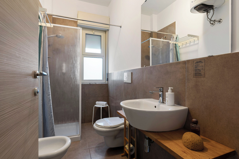 Bathroom 3, Villa Collina, Messina
