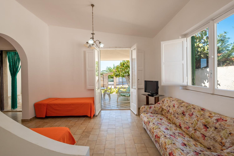 Others 4, Villa Edy, Taranto