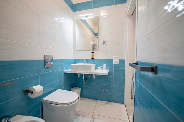 Bathroom 2, Affittacamere Villa Anna, Ancona