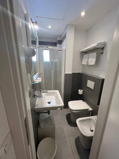 Bathroom 3, Apparthotel Ardea, Rimini