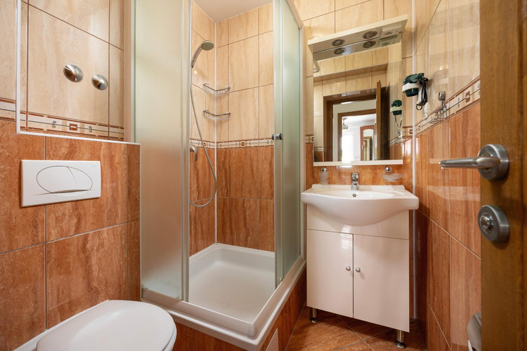 Bathroom 3, Villa Penava, private beach, pool and 7min to Trogir, Trogir
