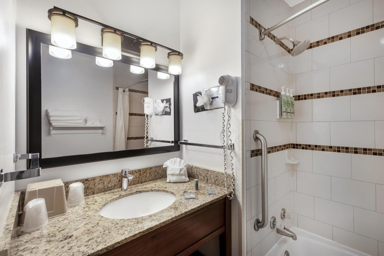 Bathroom 4, Best Western Pioneer, Niobrara