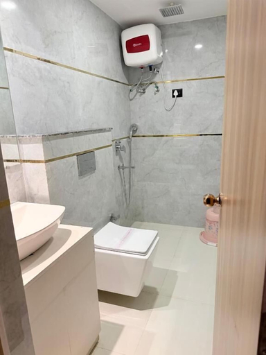 Bathroom 5, Hotel Medha Inn, Patna