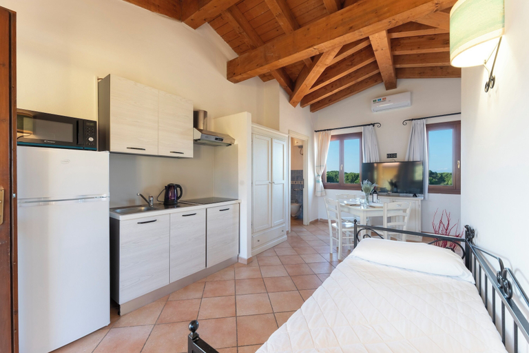 Room 3, Cozy Studio With Shared Pool, Olbia-Tempio