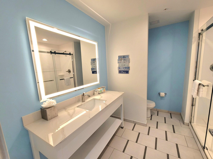Bathroom 4, The Chart House Marina Hotel, Pinellas