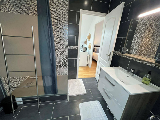 Bathroom 4, Chambre d'hôtes près du chateau, Loiret
