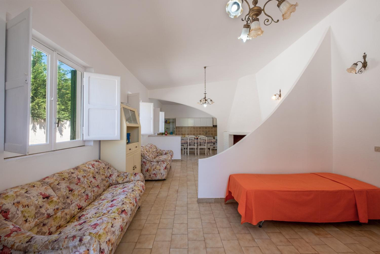 Others 3, Villa Edy, Taranto