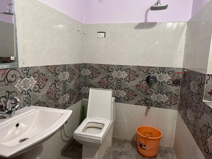 Bathroom, Greenview Turtuk, Leh